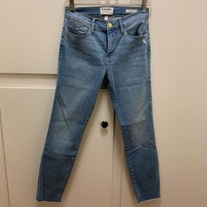 NWOT Frame Le High distressed skinny jeans